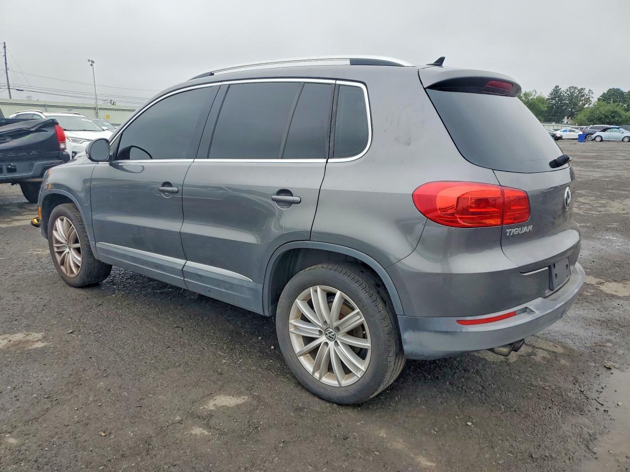 2013 Volkswagen Tiguan S - zdjęcie 2