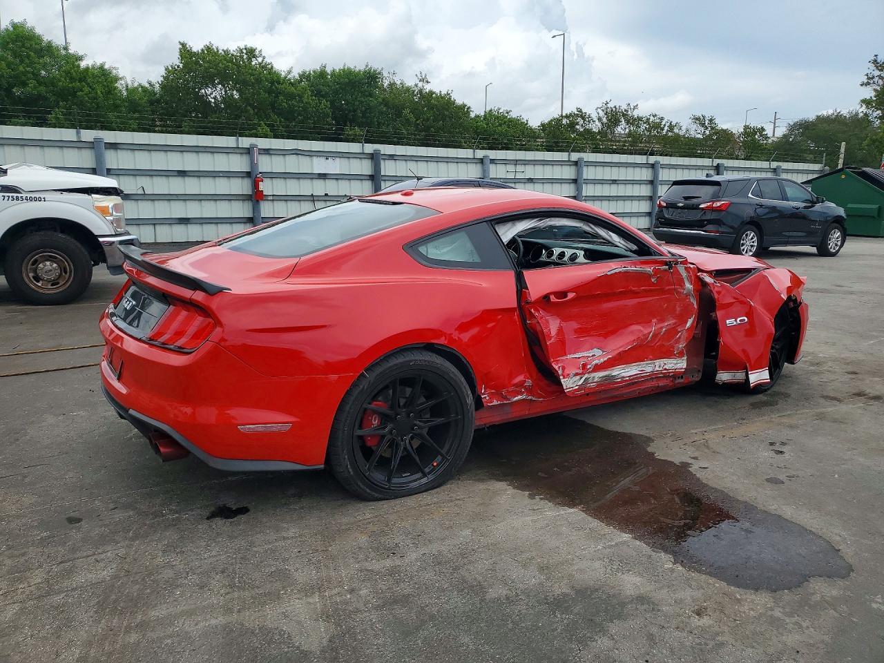 2020 Ford Mustang Gt - zdjęcie 3