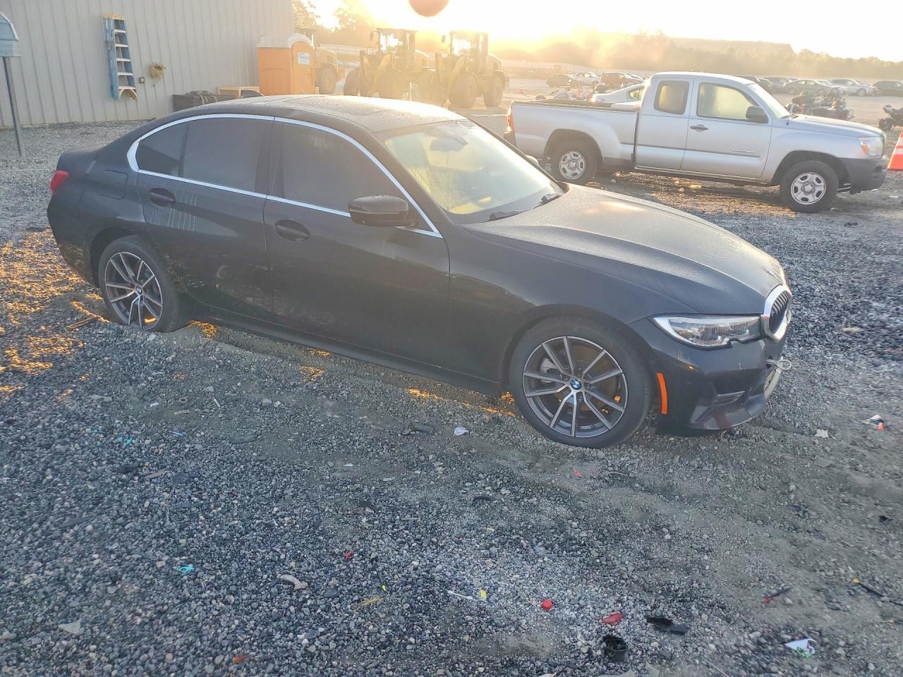 2021 BMW 330I - zdjęcie 4