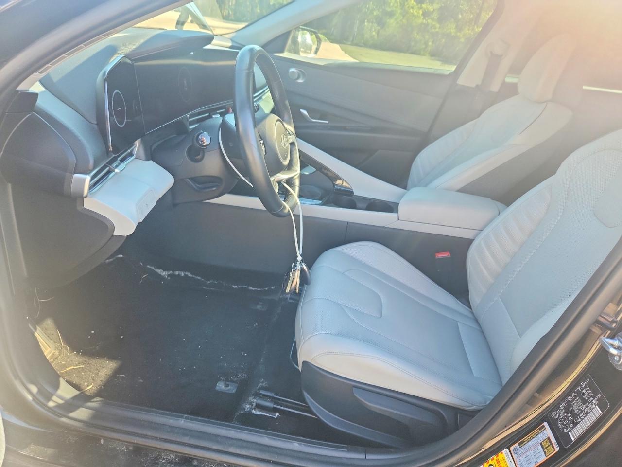 2025 Hyundai Elantra Luxury - zdjęcie 7