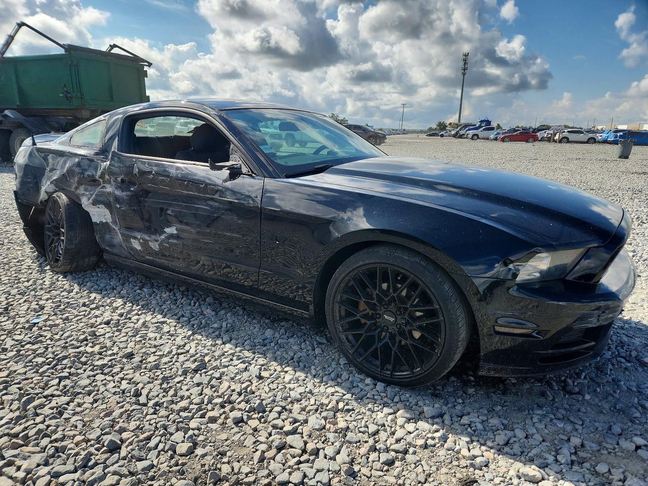 Ford Mustang Coupe - zdjęcie 4
