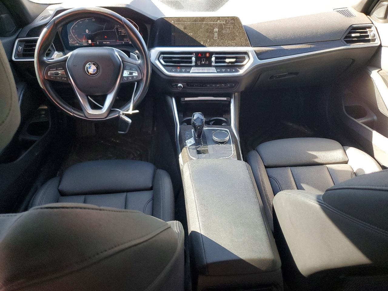 2020 BMW Seria 3 330i - zdjęcie 8