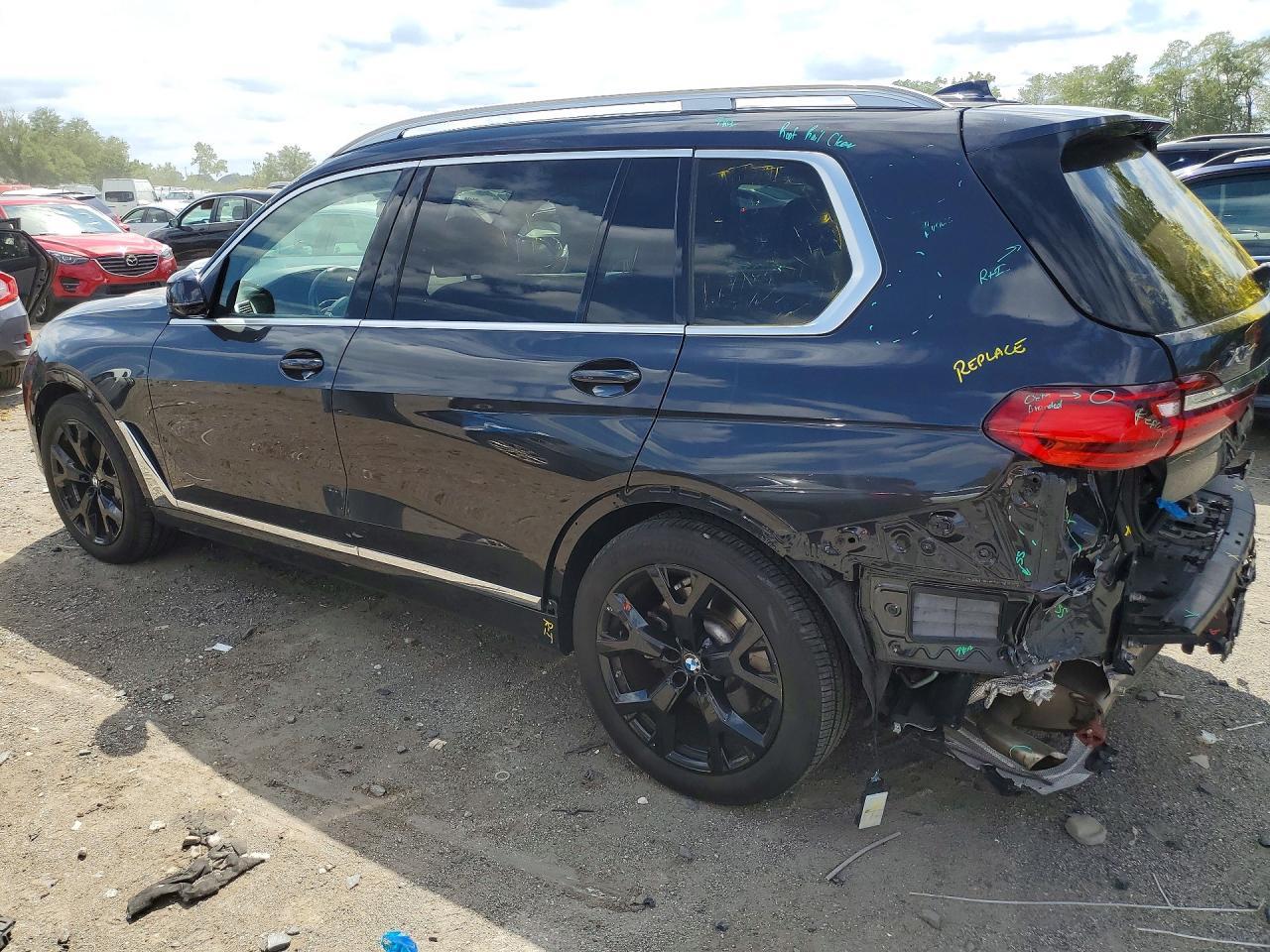 2022 BMW X7 xDrive40I - zdjęcie 2