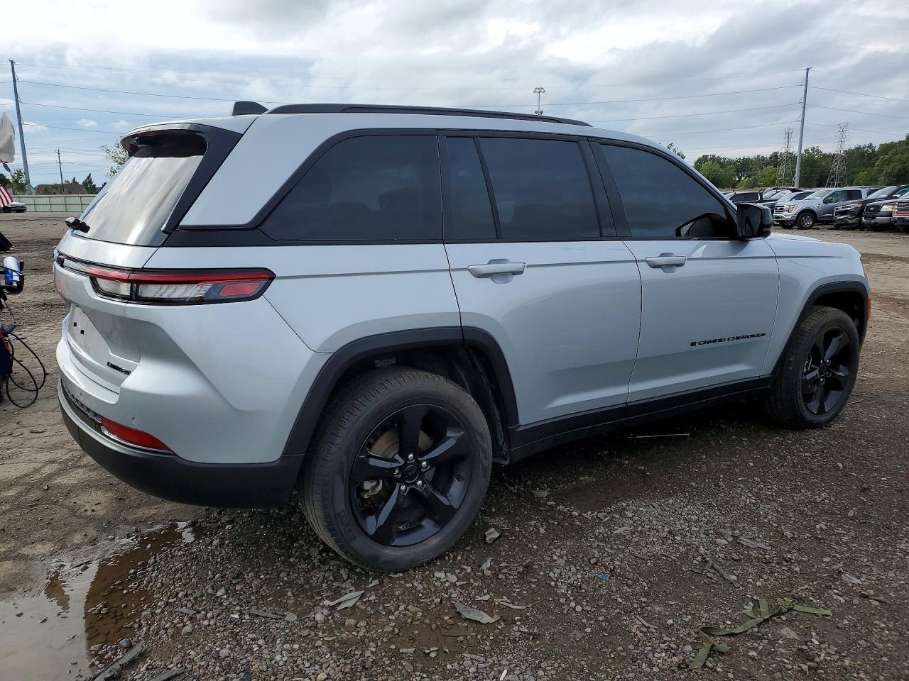 2023 Jeep Grand Cherokee Limited - zdjęcie 3