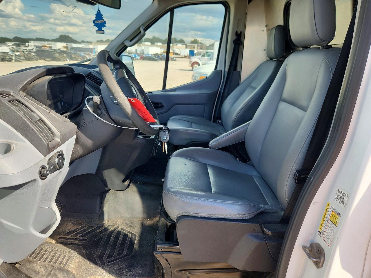 2015 Ford Transit T-250 - zdjęcie 10