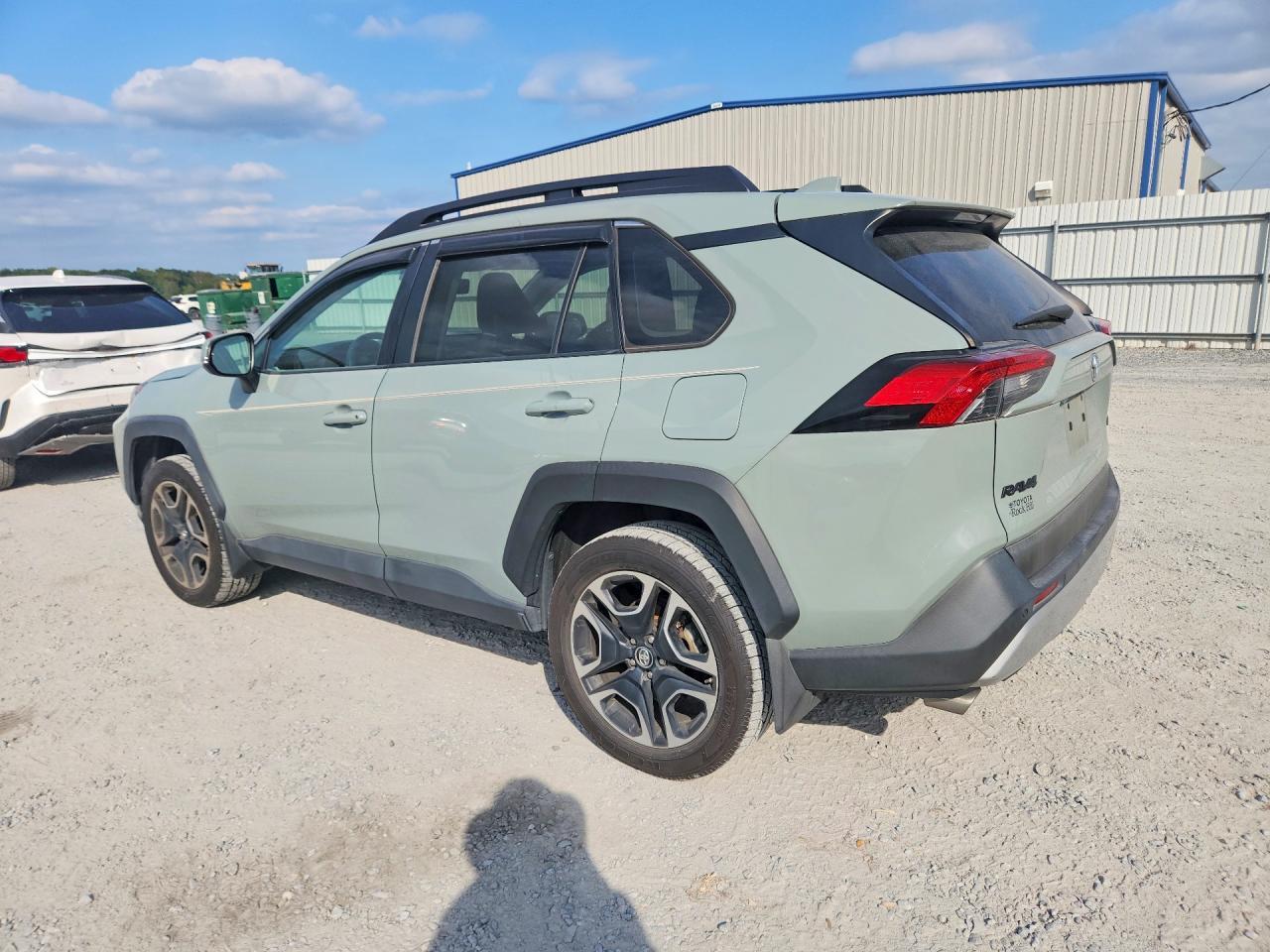 2019 Toyota Rav4 Adventure - zdjęcie 2