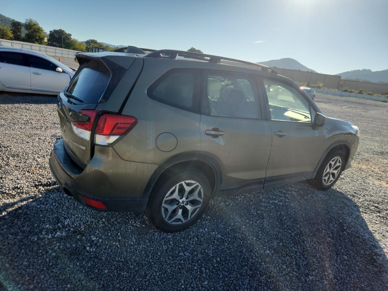 2023 Subaru Forester Premium - zdjęcie 3