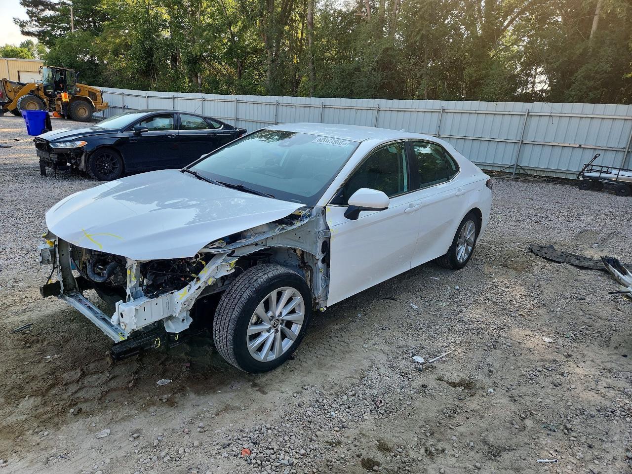 2023 Toyota Camry Le - zdjęcie główne