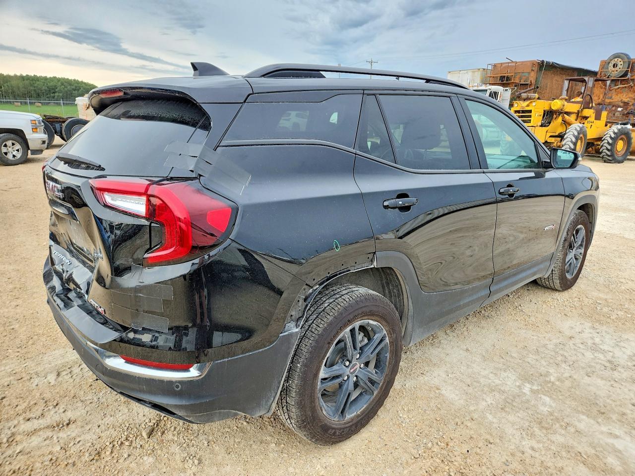 2024 GMC Terrain At4 - zdjęcie 3