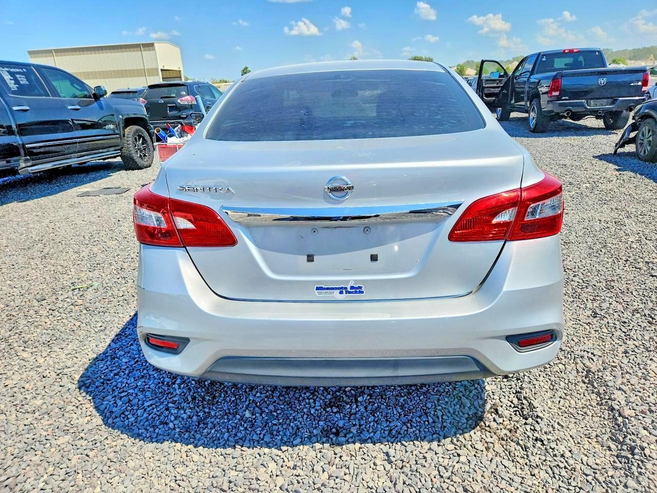 2017 Nissan Sentra S - zdjęcie 6