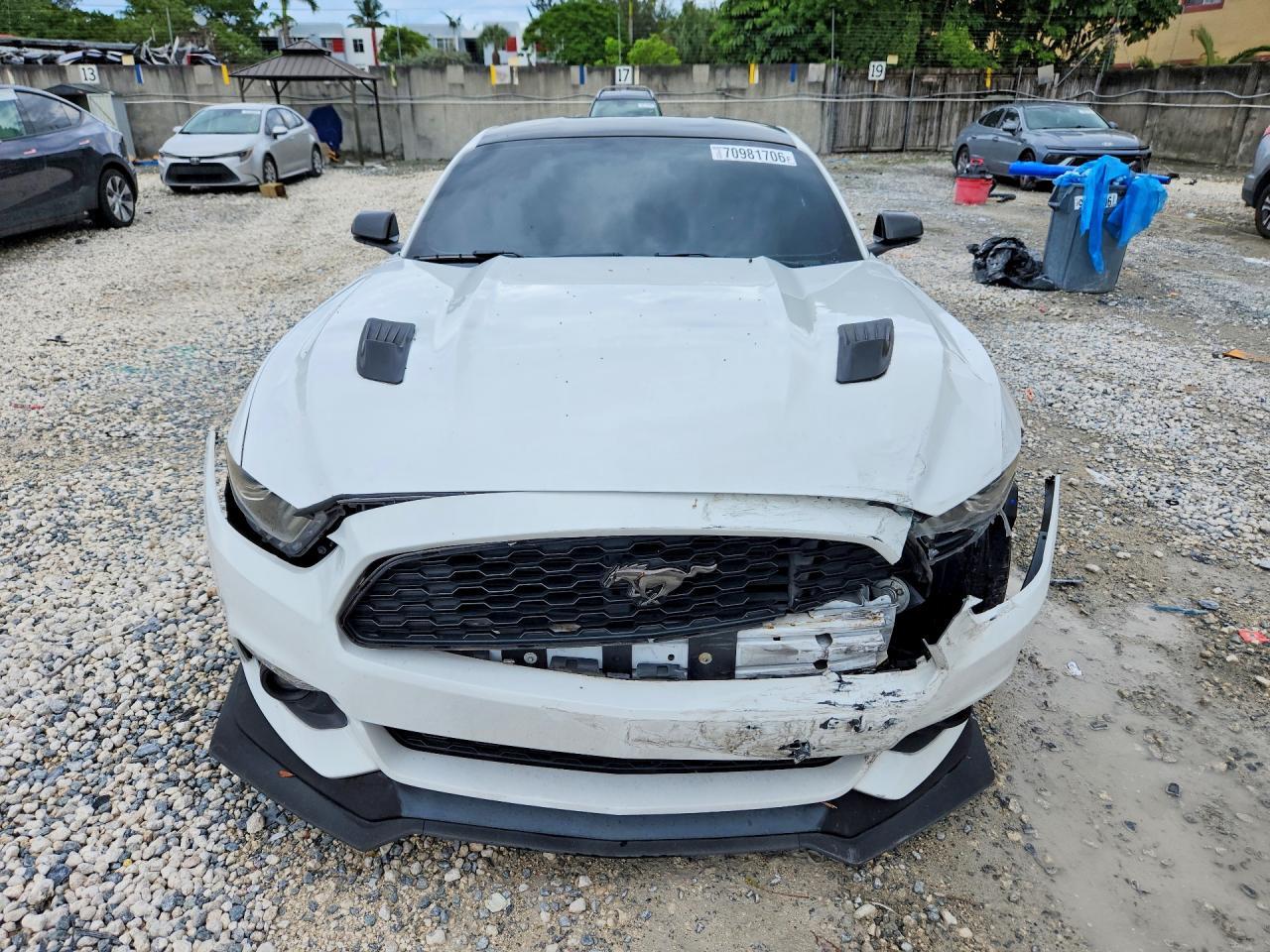 2017 Ford Mustang - zdjęcie 5