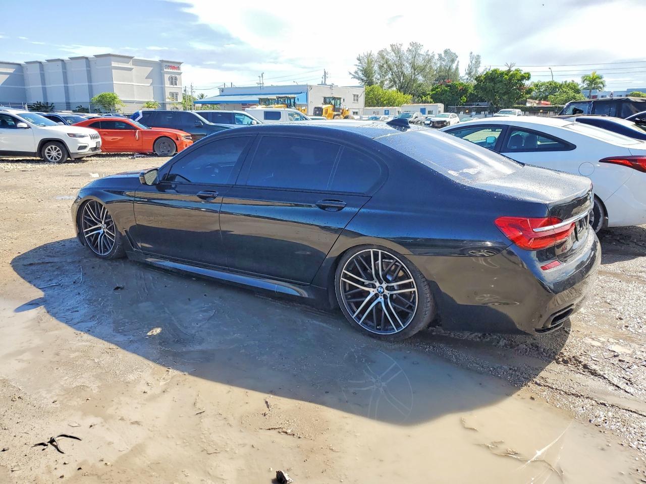 2016 BMW 750 I - zdjęcie 2