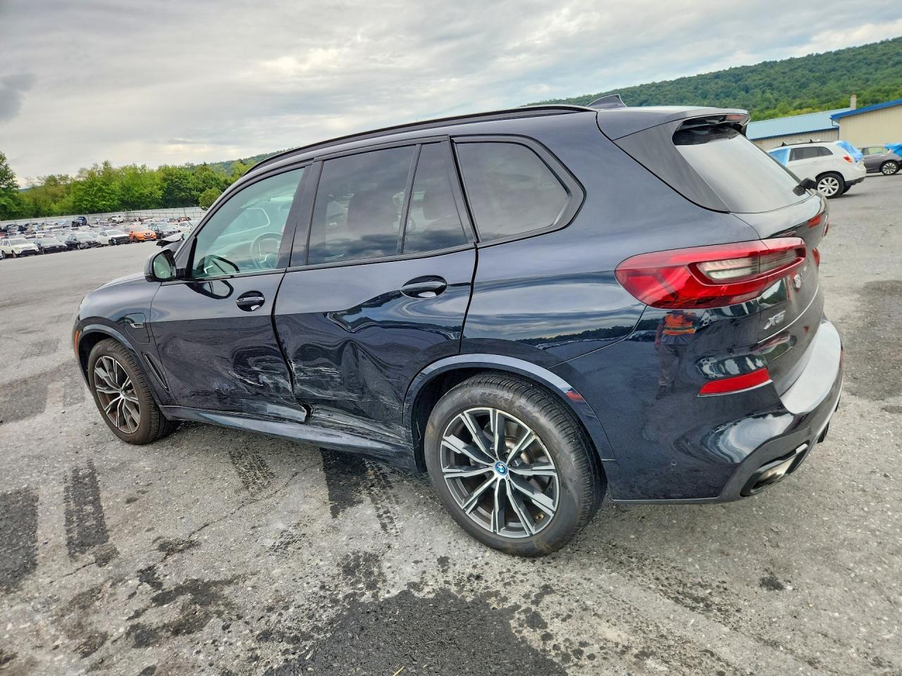 2023 BMW X5 xDrive45E - zdjęcie 2