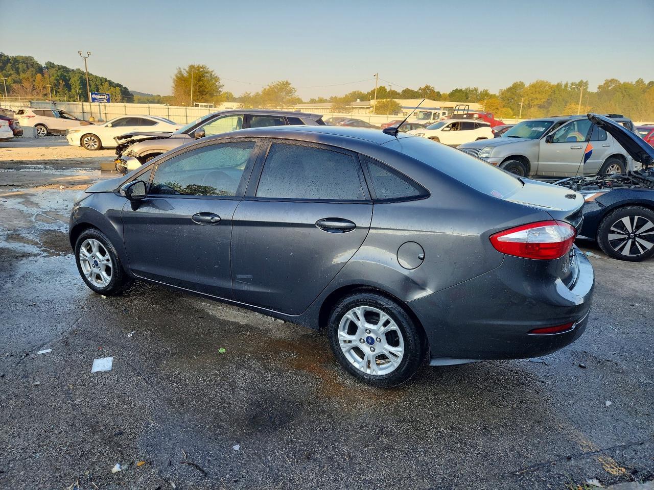 2015 Ford Fiesta Se - zdjęcie 2