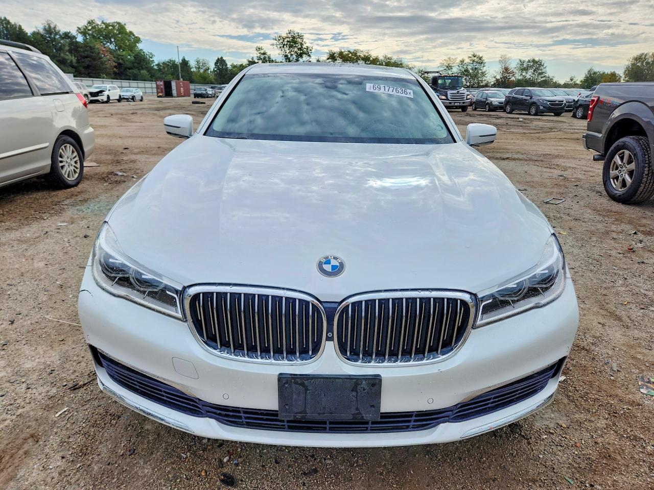 2016 BMW Seria 7 750i - zdjęcie 5