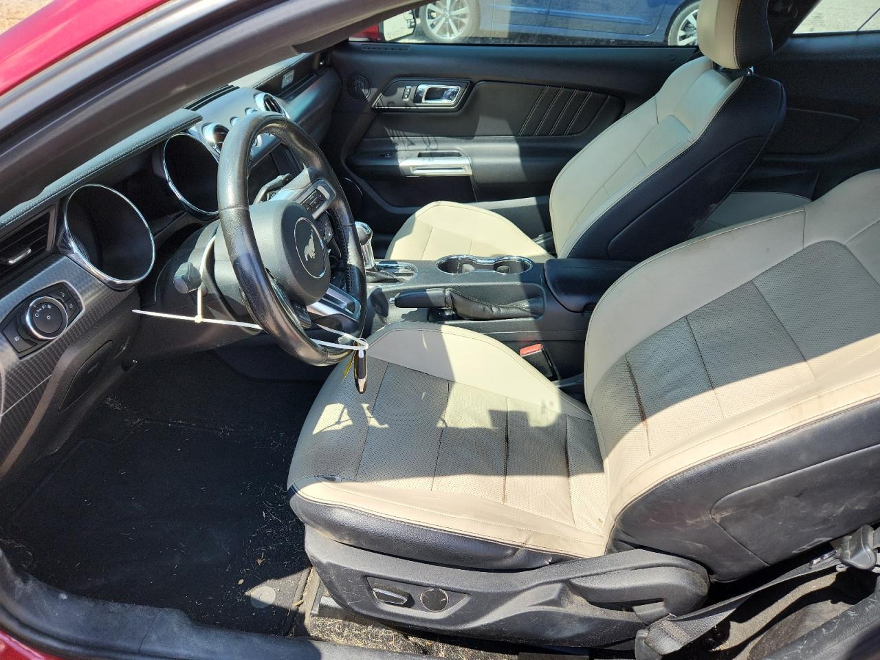 2015 Ford Mustang - zdjęcie 7