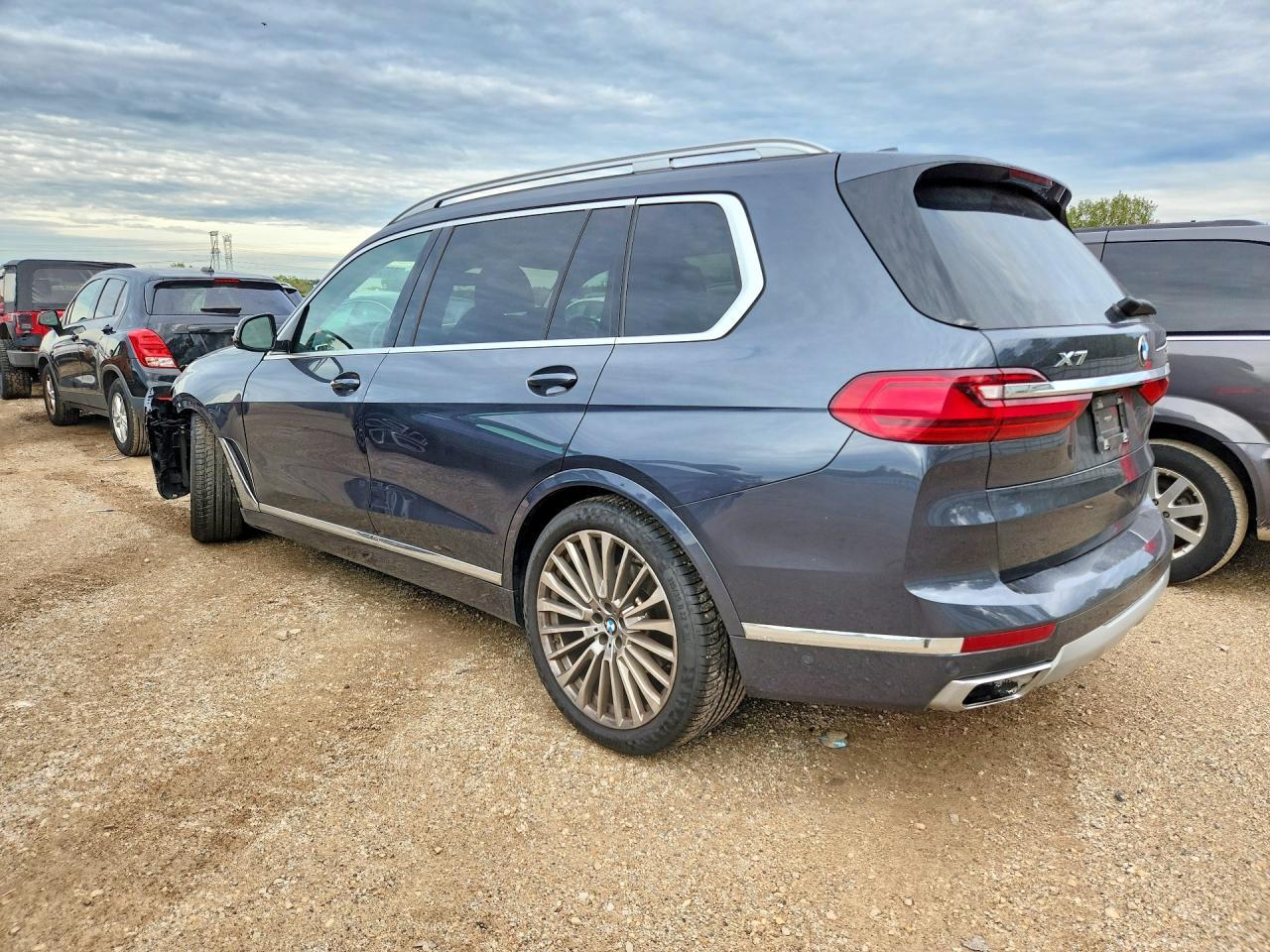 2022 BMW X7 xDrive40I - zdjęcie 2
