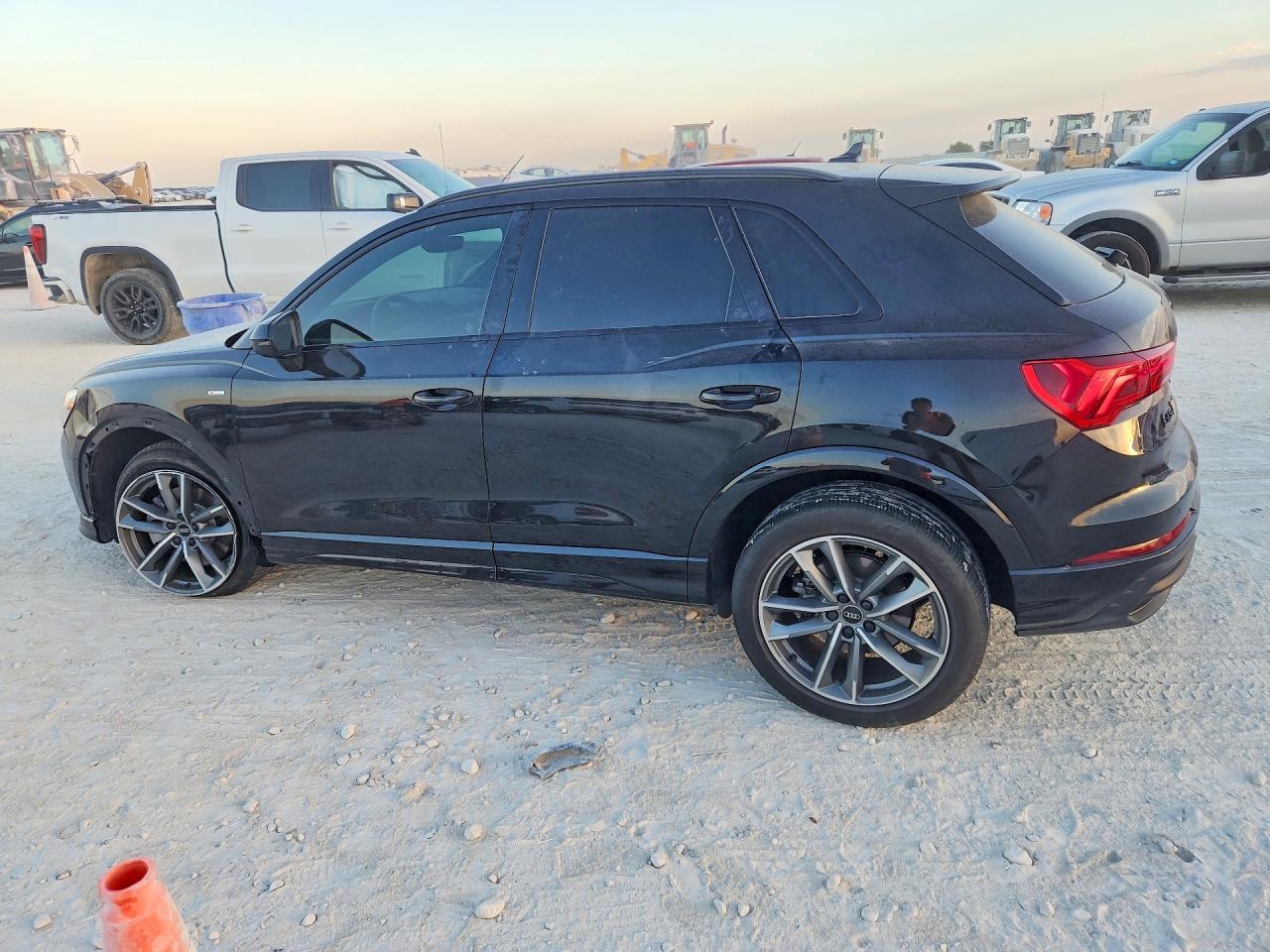 2023 Audi Q3 Premium S Line 45 - zdjęcie 2