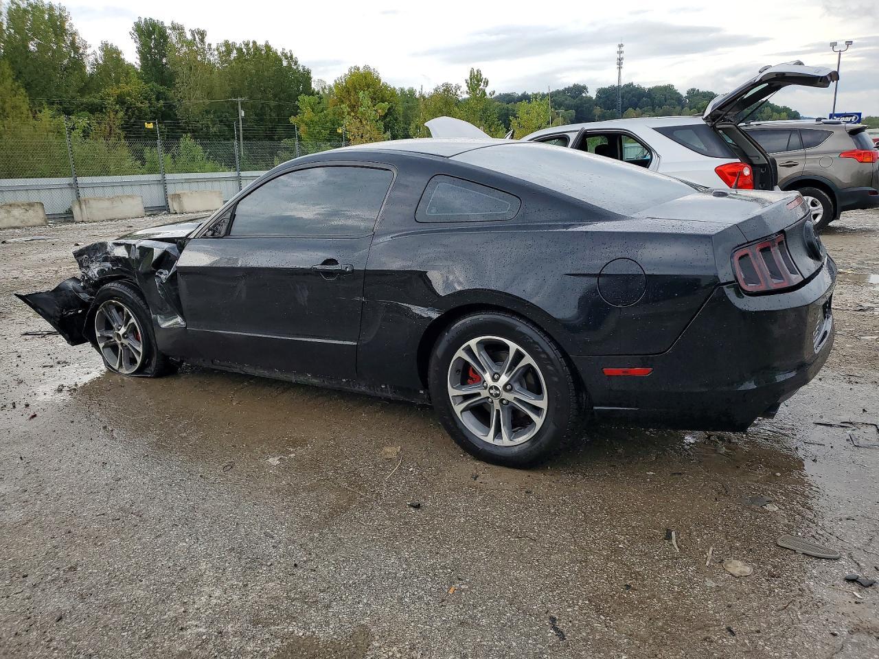 2014 Ford Mustang - zdjęcie 2