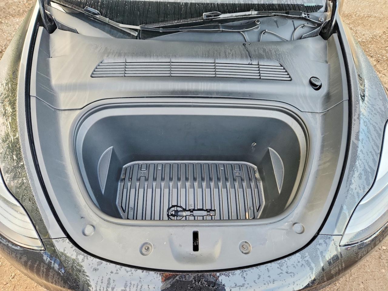 2024 Tesla Model Y - zdjęcie 12