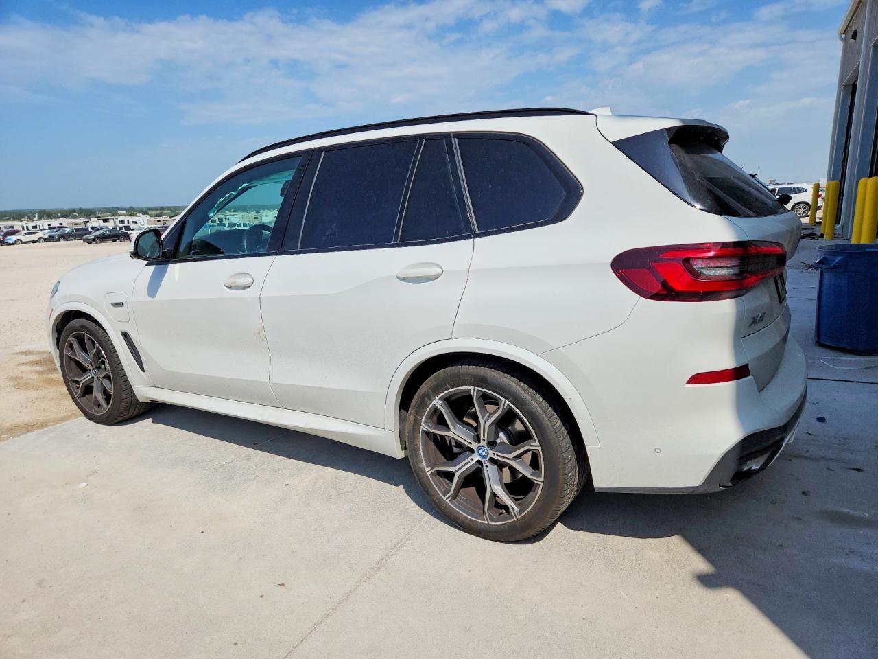 2023 BMW X5 xDrive45E - zdjęcie 2