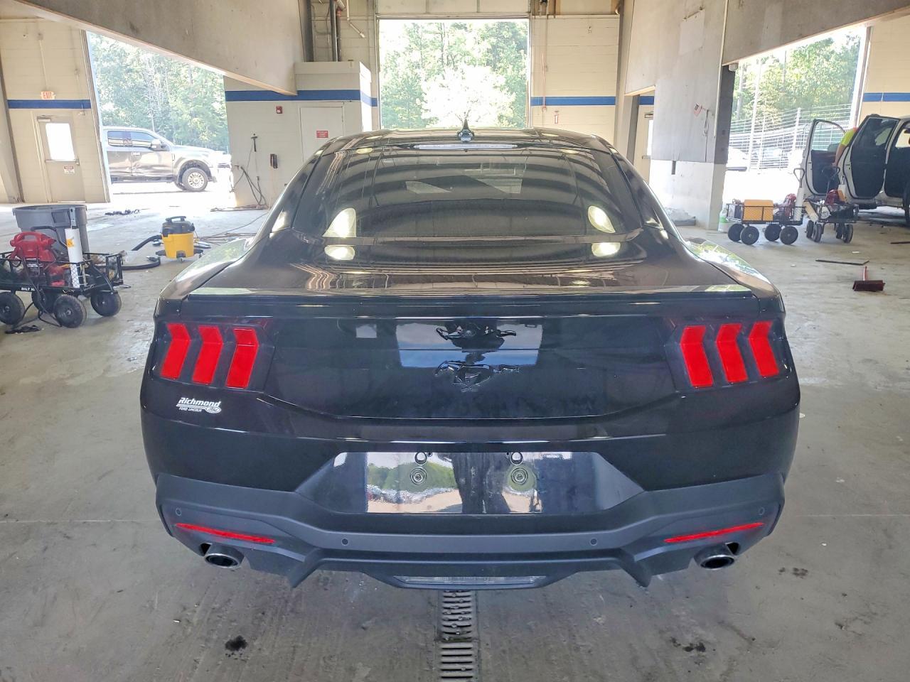 2025 Ford Mustang - zdjęcie 6