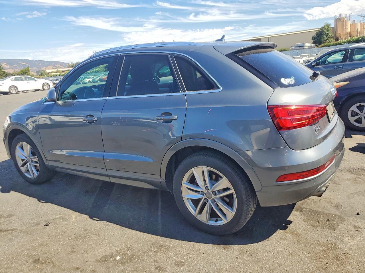 2016 Audi Q3 Premium Plus - zdjęcie 2