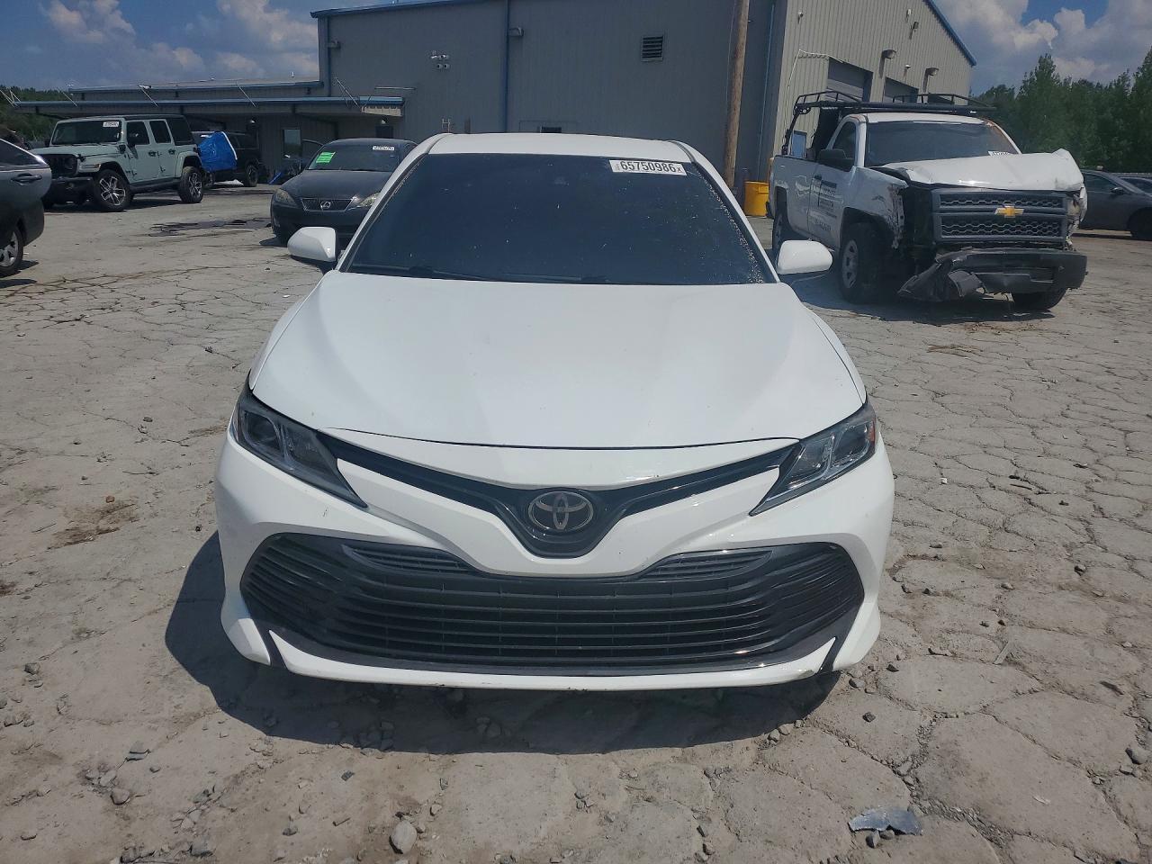 2019 Toyota Camry Le - zdjęcie 5