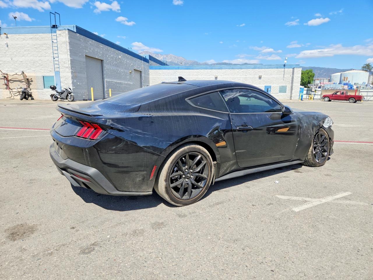 2025 Ford Mustang - zdjęcie 3