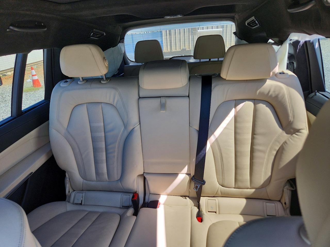 2021 BMW X7 xDrive40I - zdjęcie 10