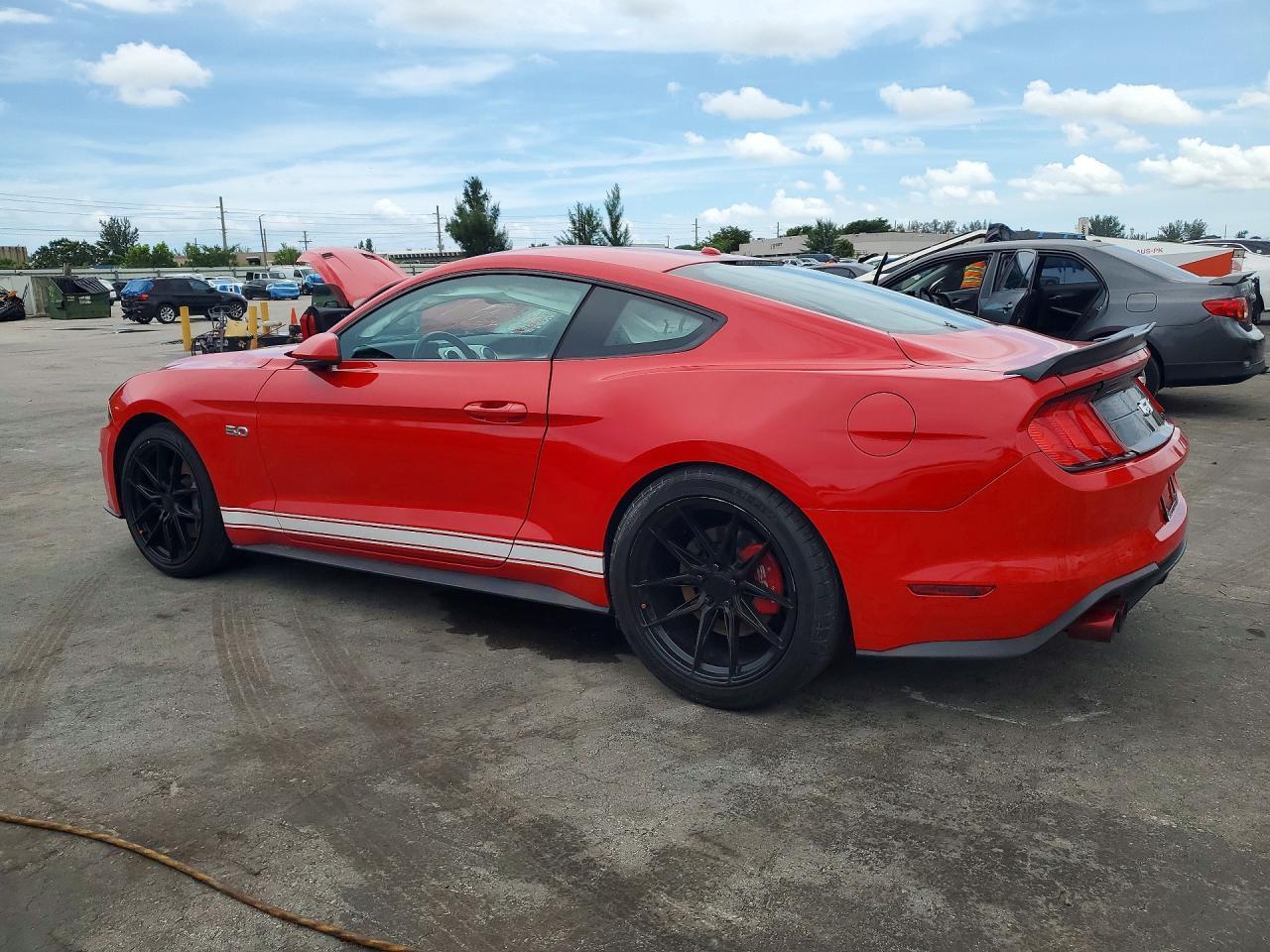 2020 Ford Mustang Gt - zdjęcie 2