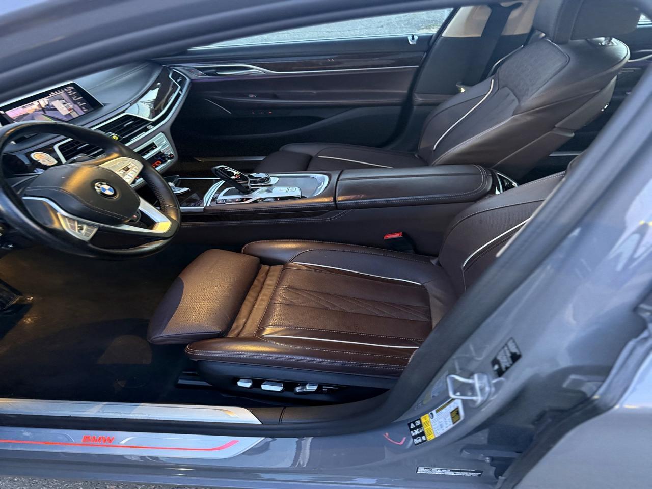 2022 BMW Seria 7 740i - zdjęcie 6