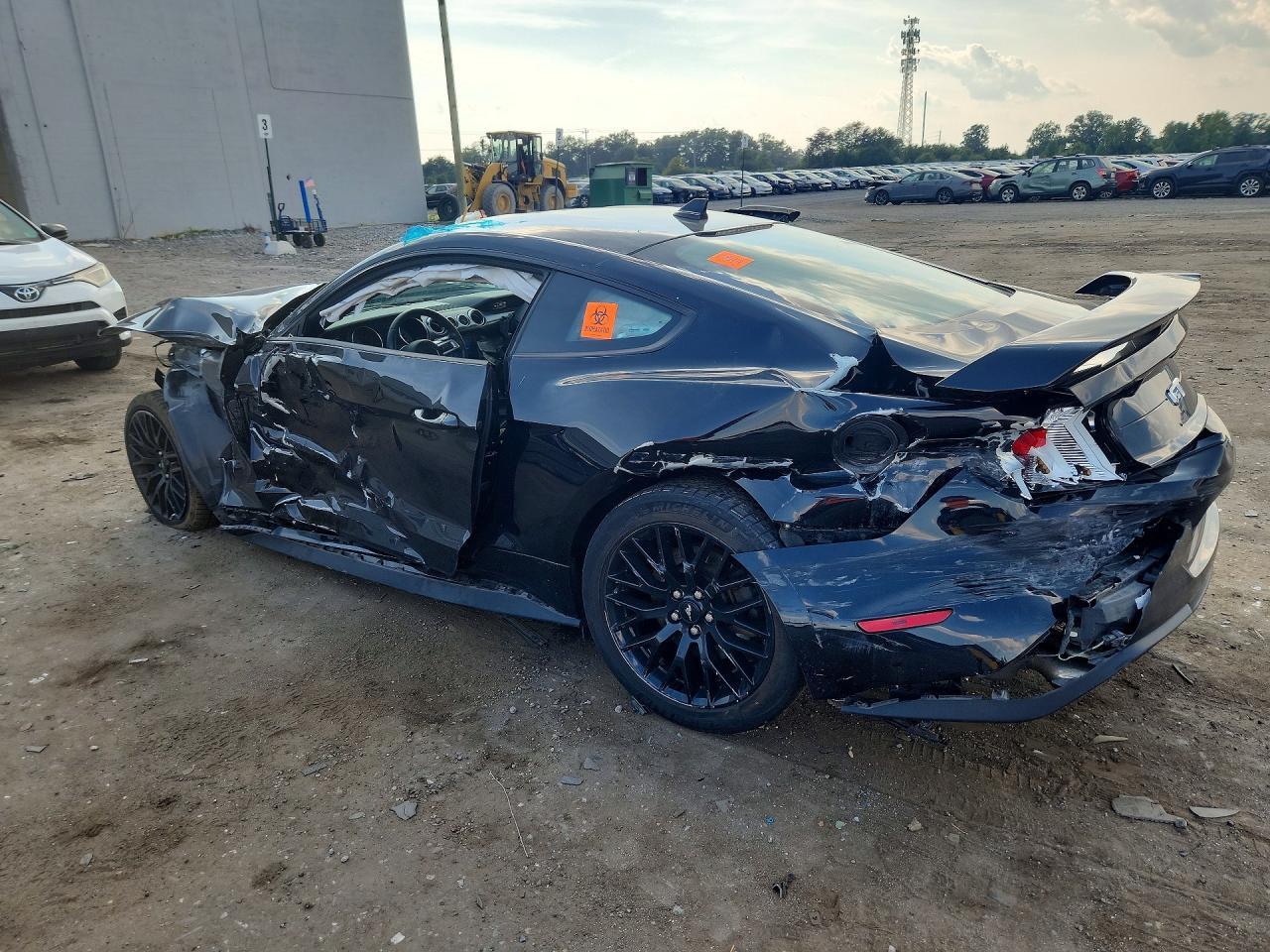 2020 Ford Mustang Gt - zdjęcie 2