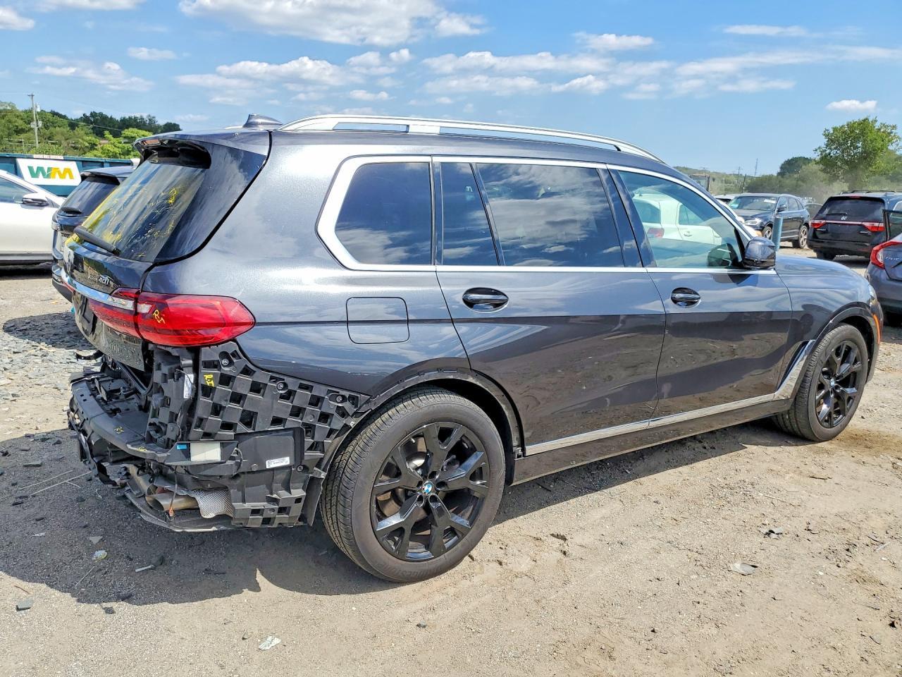 2022 BMW X7 xDrive40I - zdjęcie 3