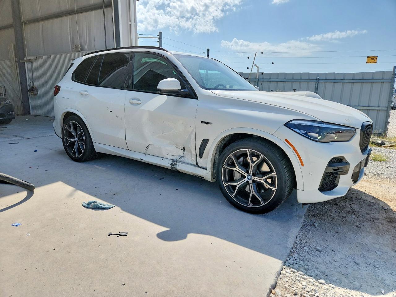 2023 BMW X5 xDrive45E - zdjęcie 4
