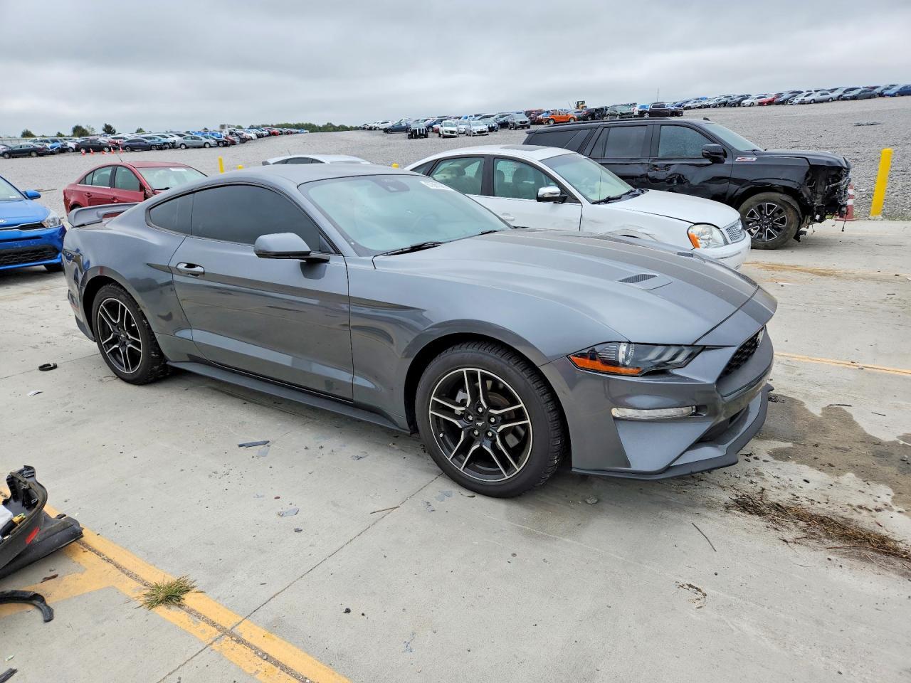 2022 Ford Mustang - zdjęcie 4