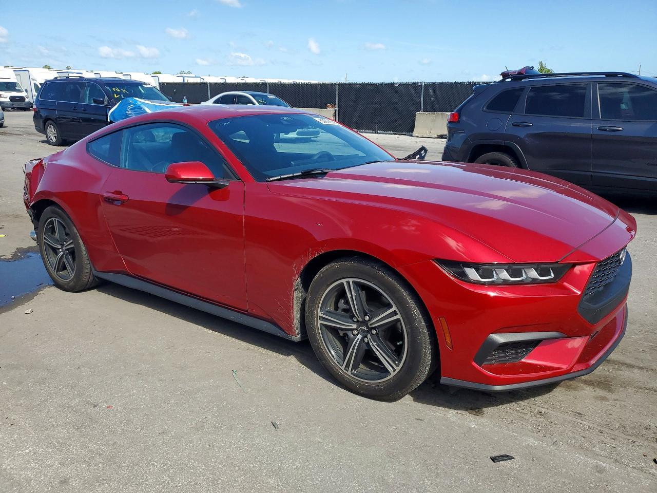 2024 Ford Mustang - zdjęcie 4