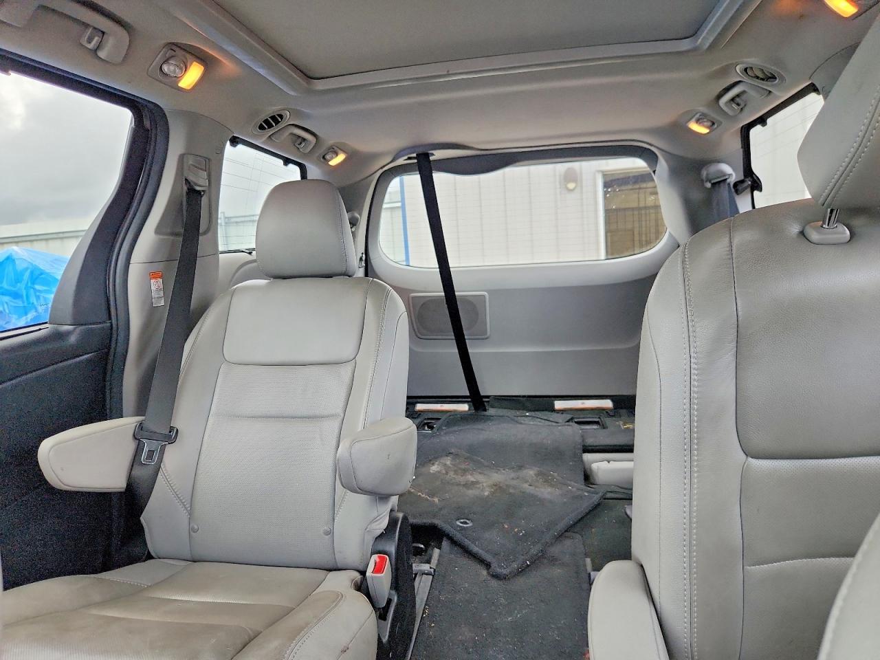 2015 Toyota Sienna Limited Premium 7-Passenger - zdjęcie 10