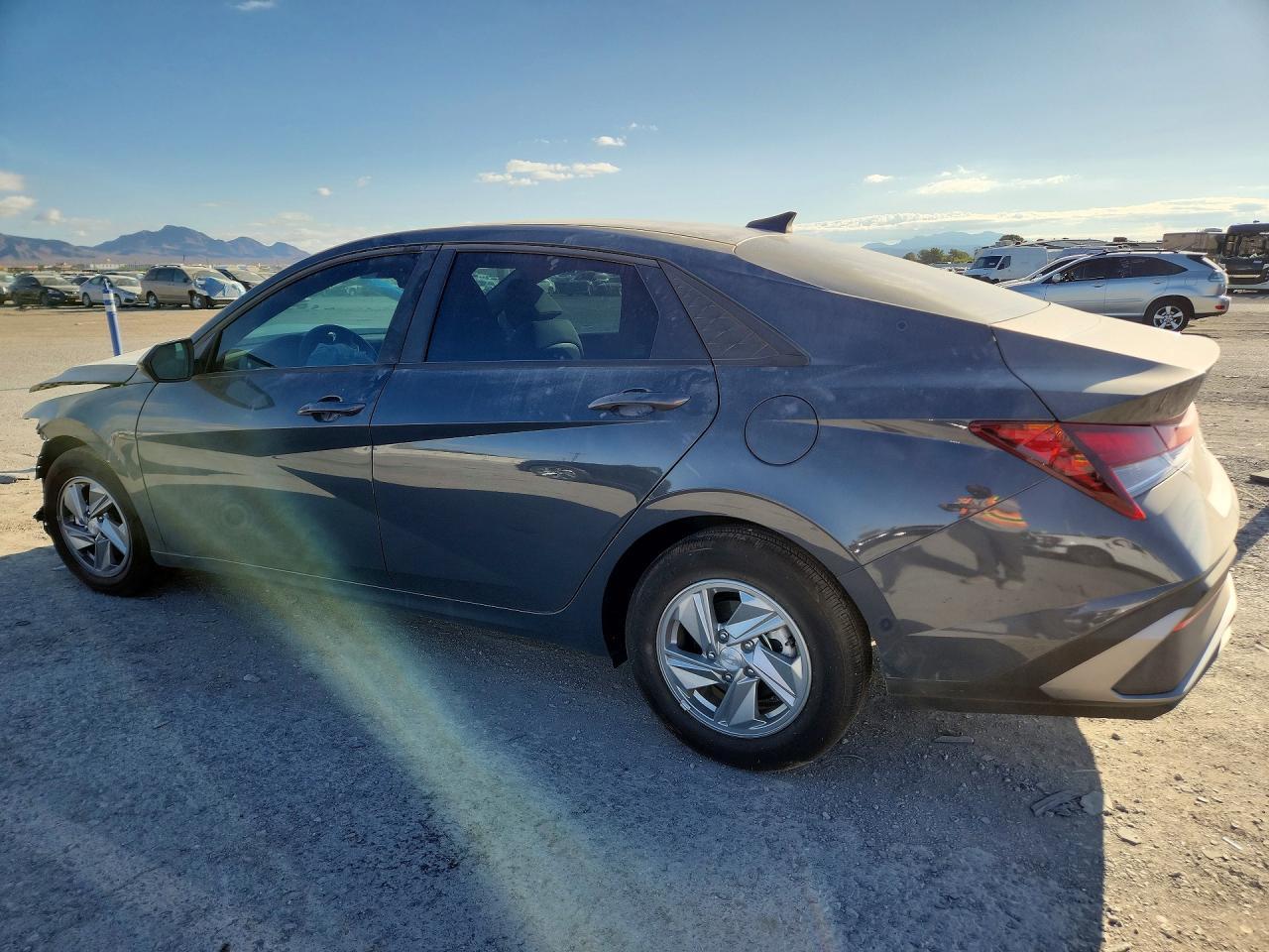 2026 Hyundai Elantra Se - zdjęcie 2