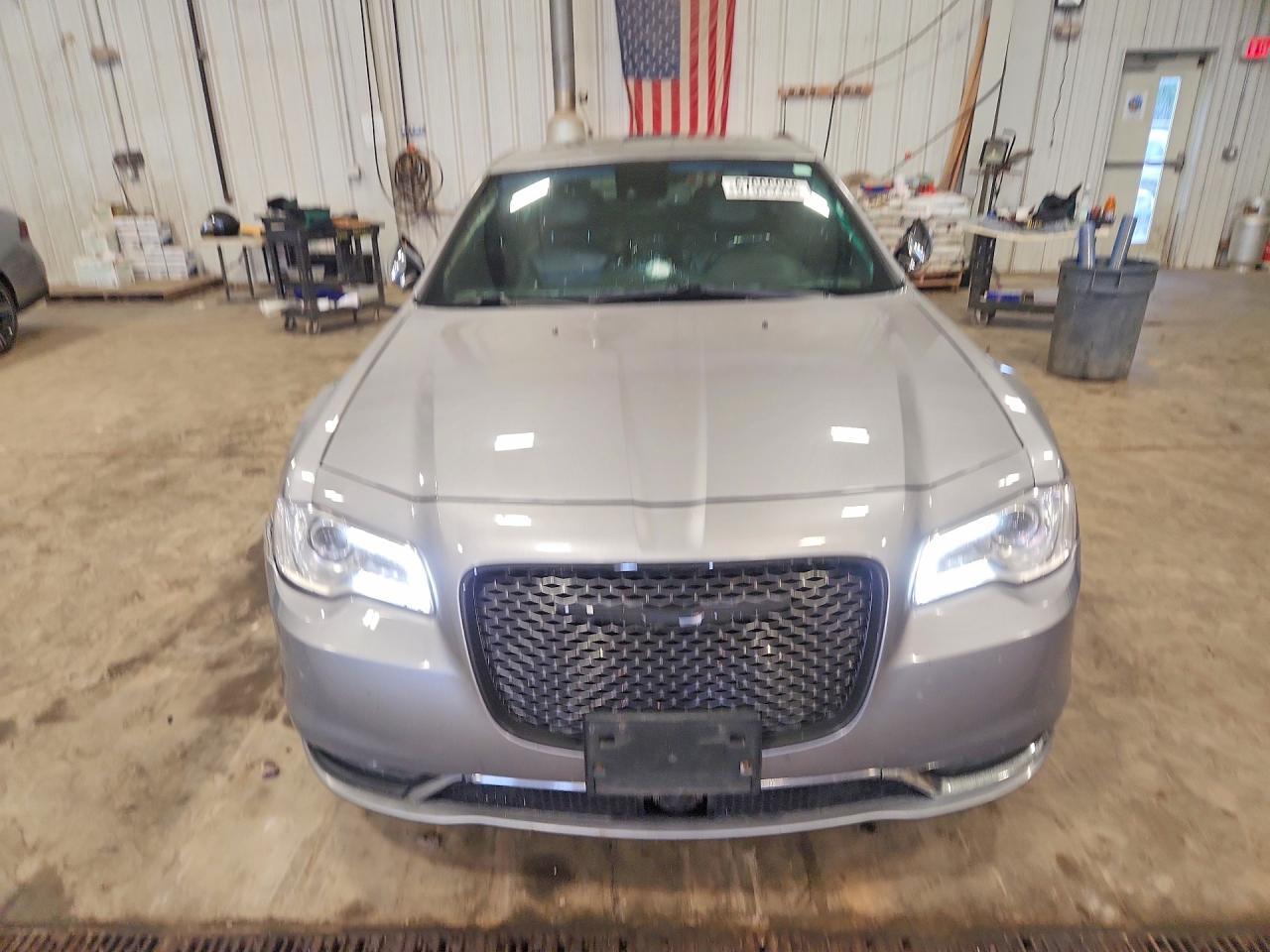 2017 Chrysler 300C - zdjęcie 5