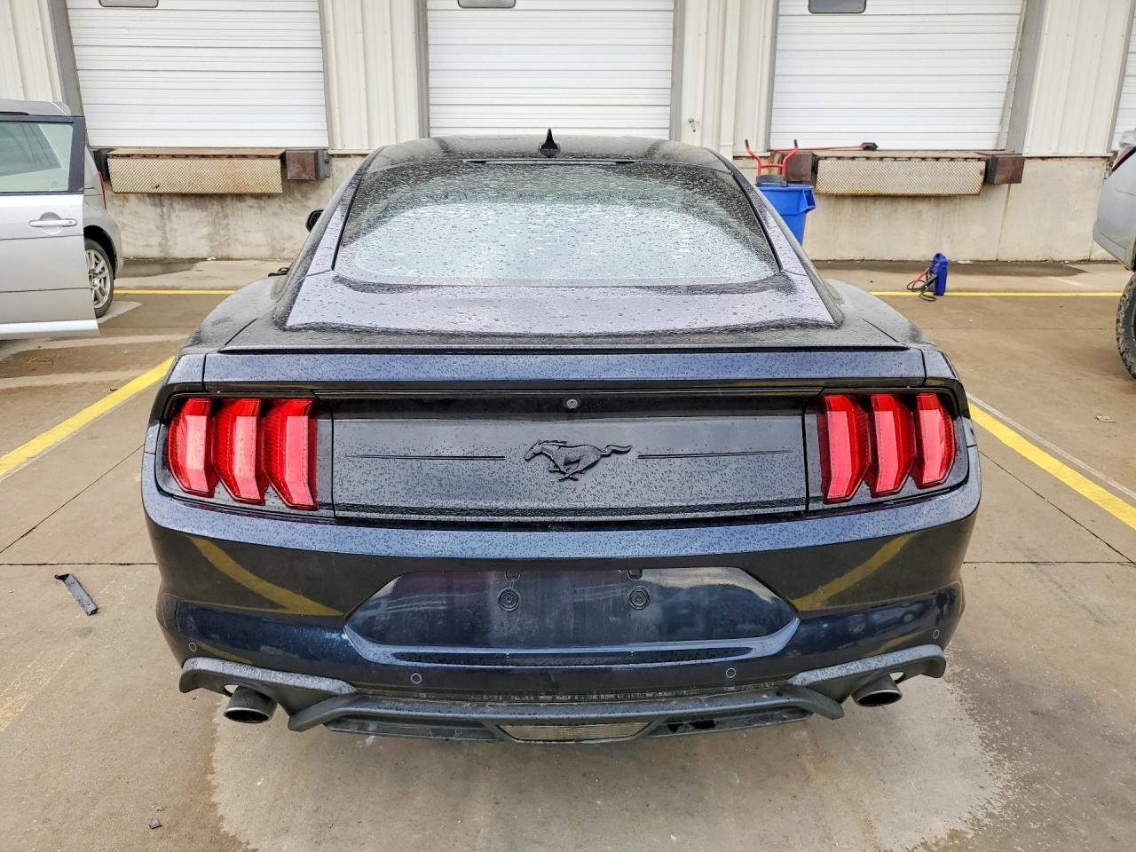 2021 Ford Mustang - zdjęcie 6