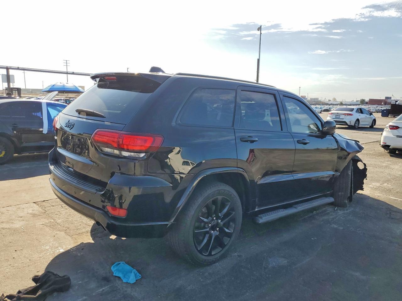 2020 Jeep Grand Cherokee Laredo - zdjęcie 3