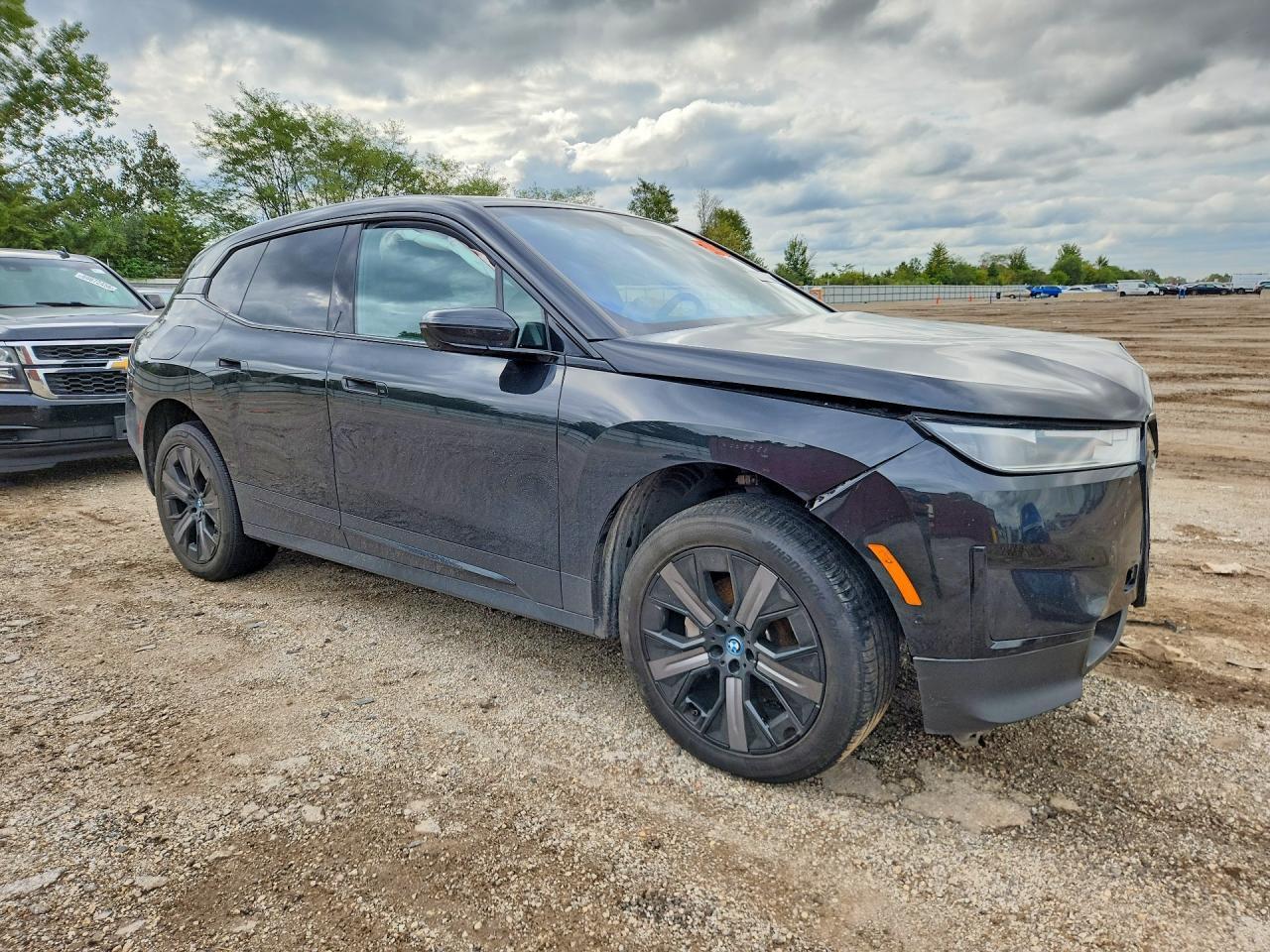 2022 BMW Ix xDrive50 - zdjęcie 4