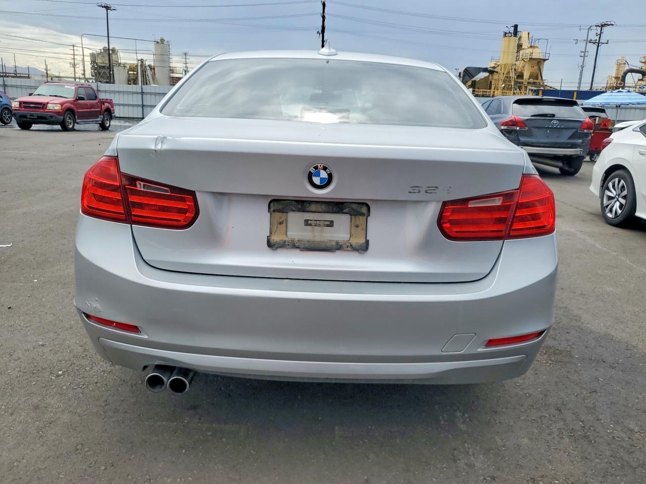 2013 BMW 328 I - zdjęcie 6
