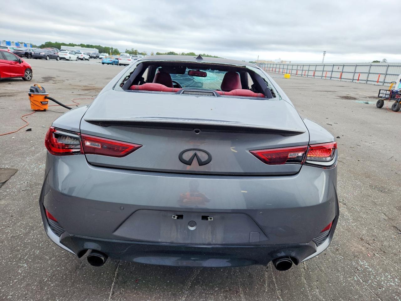 2017 Infiniti Q60 Red Sport 400 - zdjęcie 6