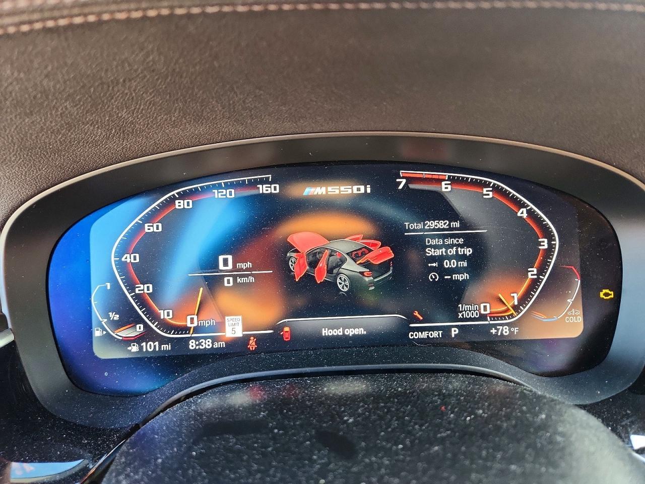2023 BMW Seria 5 M550i - zdjęcie 9