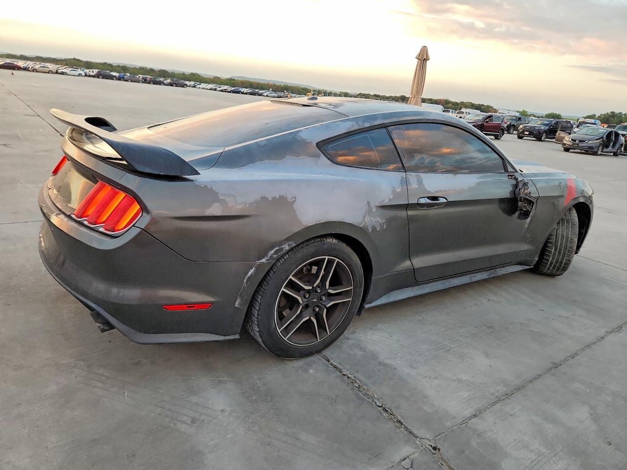 2015 Ford Mustang - zdjęcie 3