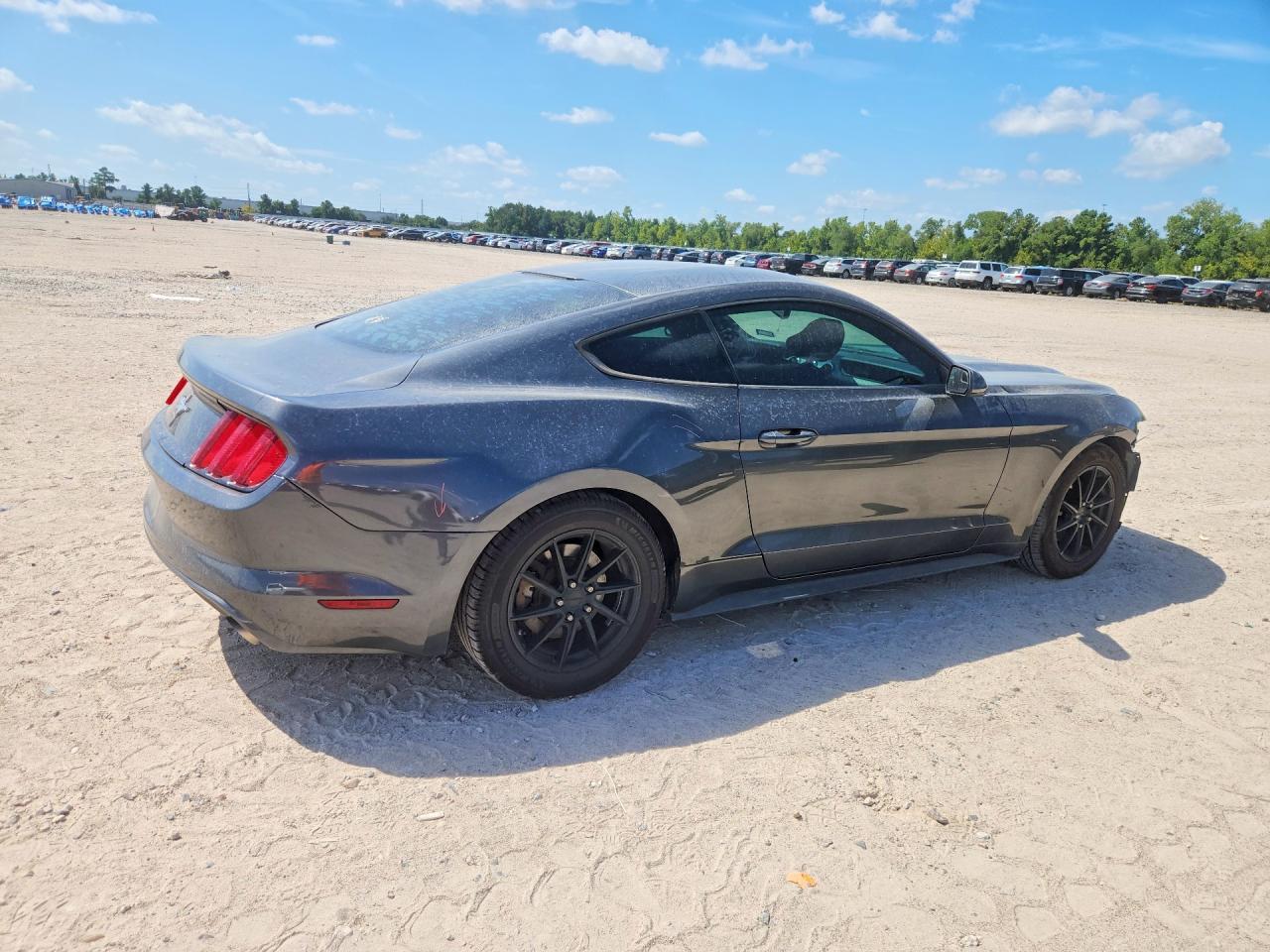 2015 Ford Mustang - zdjęcie 3