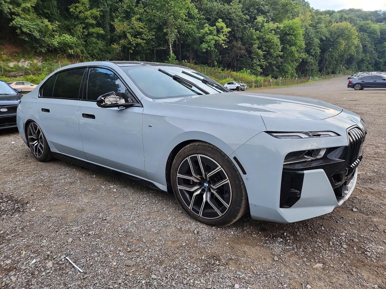 2023 BMW Seria 7 760i - zdjęcie 4
