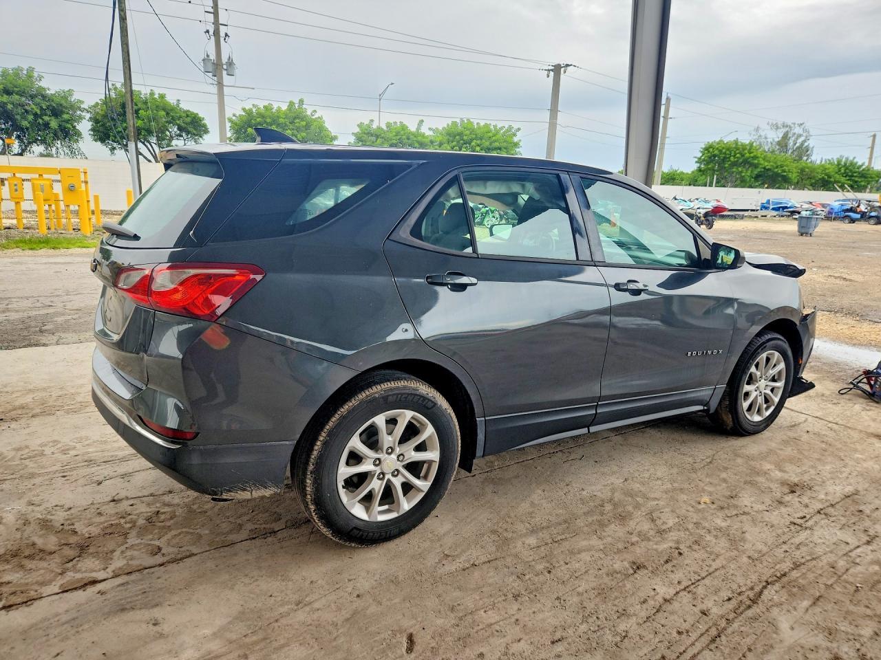 2018 Chevrolet Equinox Ls - zdjęcie 3